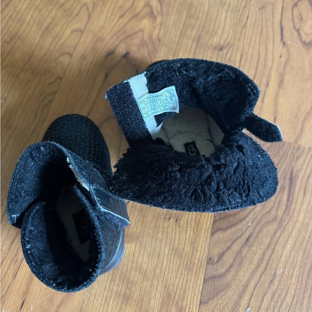 UGG Kids Black Textured Shearling Booties size 7 - Picture 2 of 6
